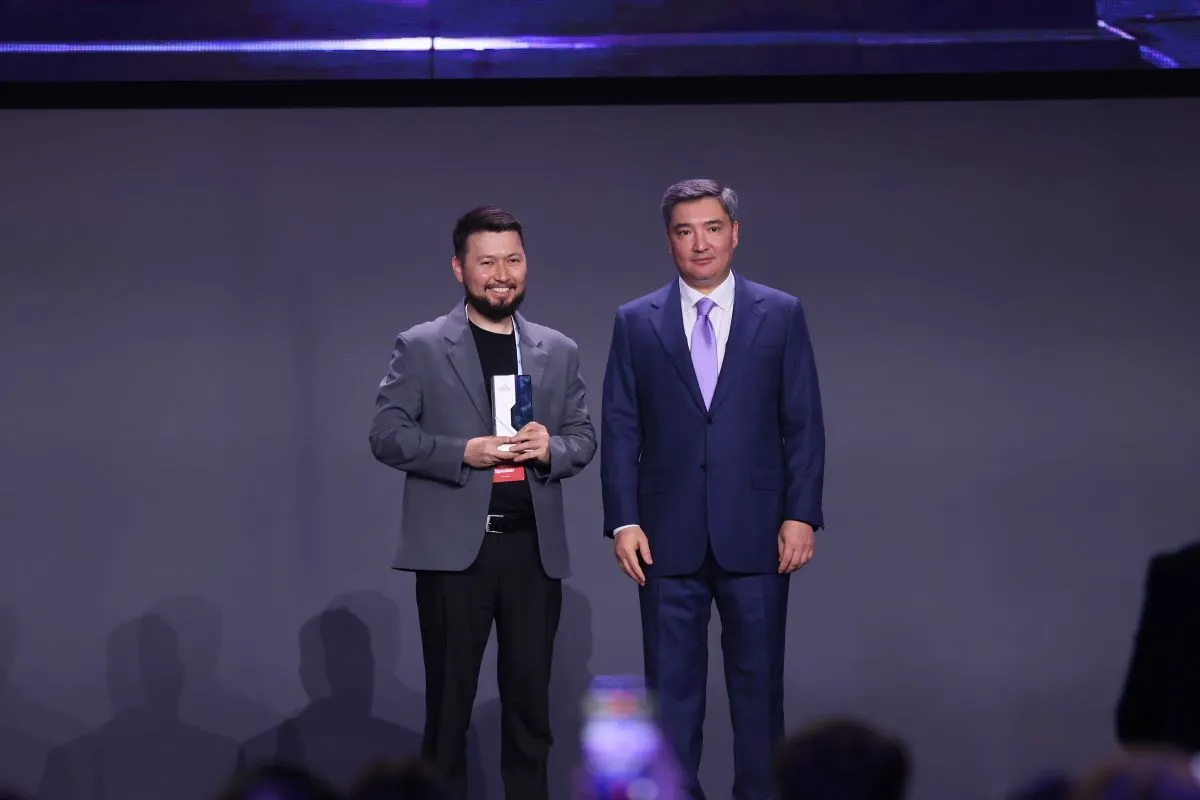 Defect AI receives the “Startup of the Year” award on stage at AI & Digital Bridge 2026